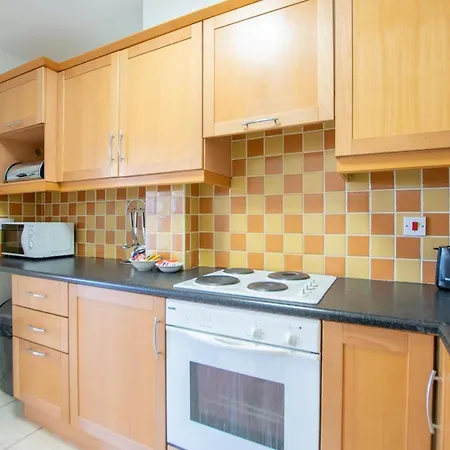 Apartment 2 Bed By Shortstays *