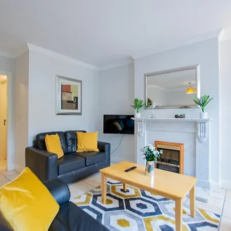 Apartment 2 Bed By Shortstays *